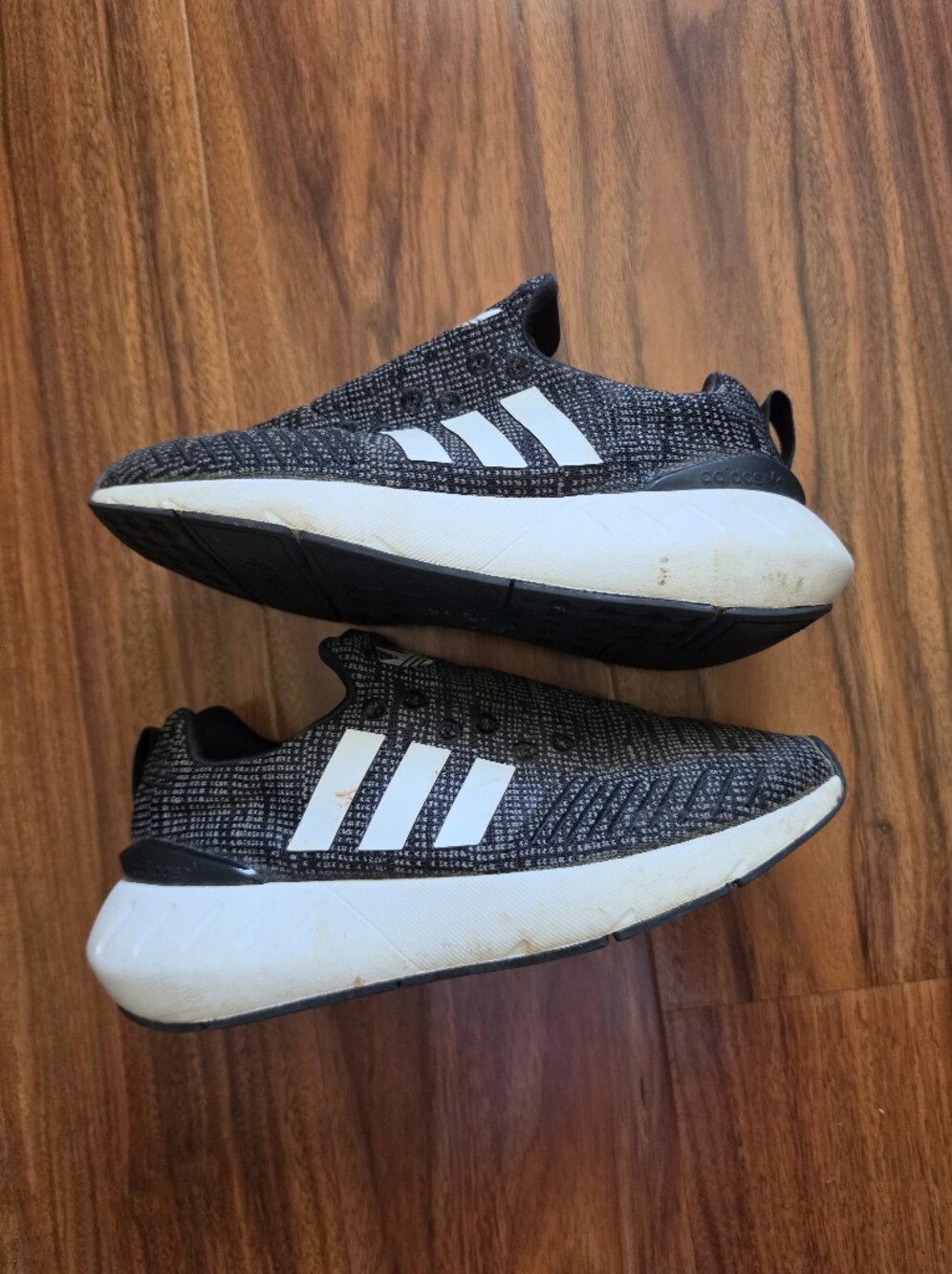 Adidas Swift Run 22 J Core Black White Grey Knit Mesh Sneakers GW8176 3.5